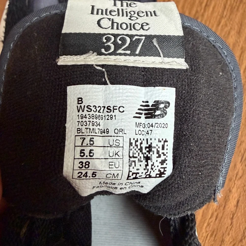 New Balance 327 Black Suede/Satin Women’s 7.5 Sneaker - Picture 8 of 8
